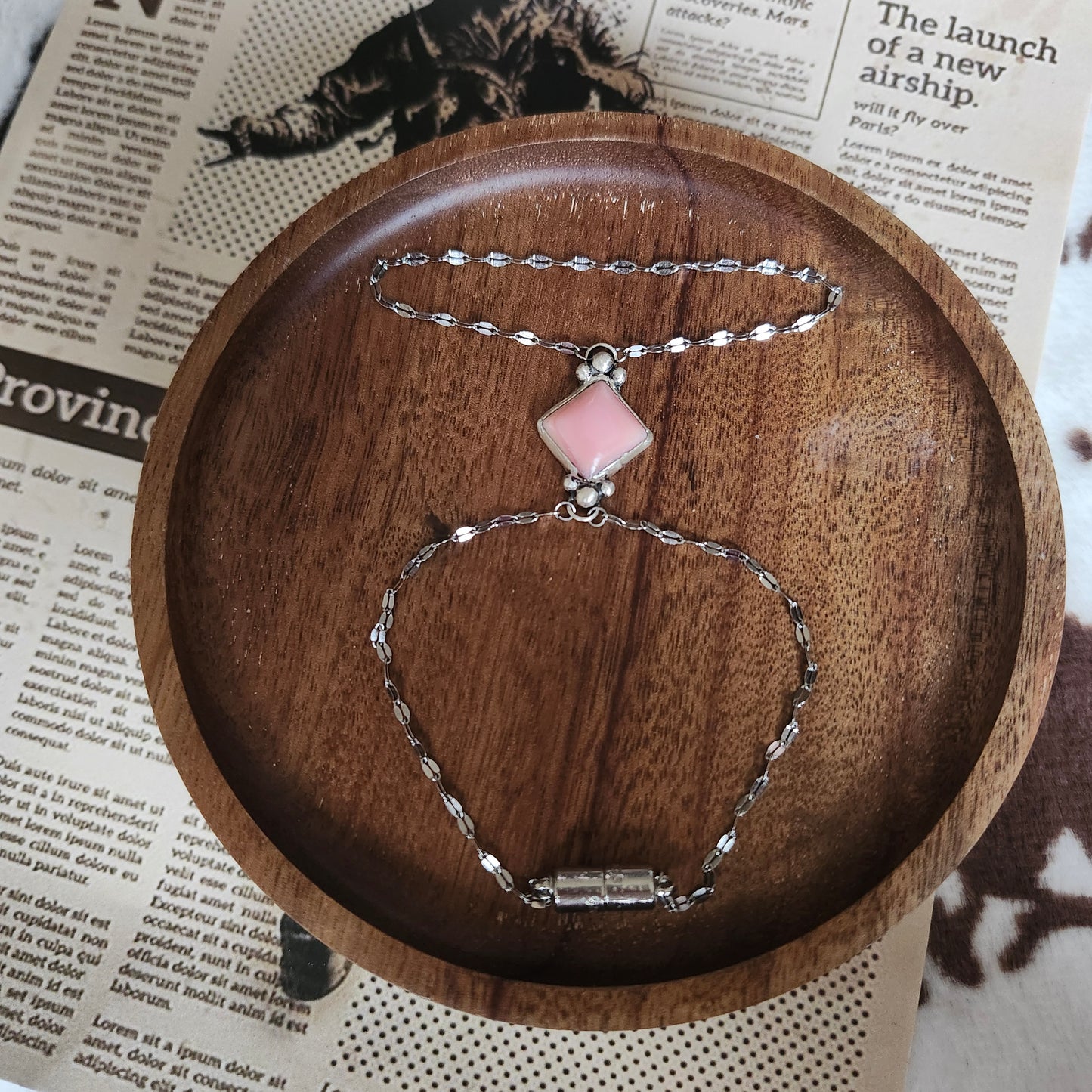 The Conch Hand Chain