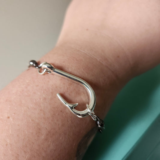 The Hook Bracelet