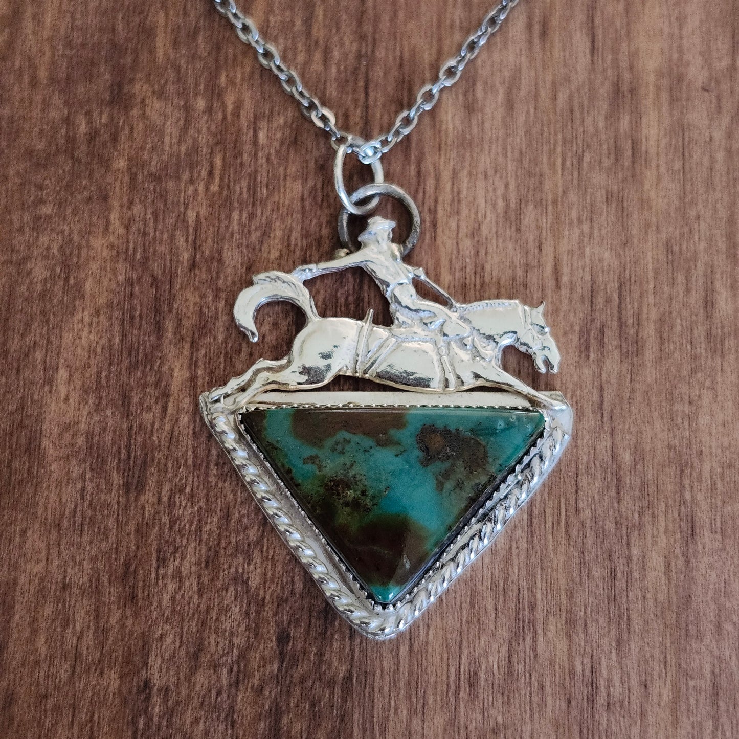 Collier Bucking Horse