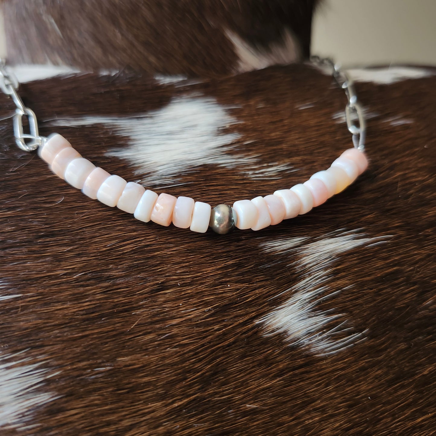 Collier de 16 pouces - billes de pink conch et perle d'argent sterling de 6mm