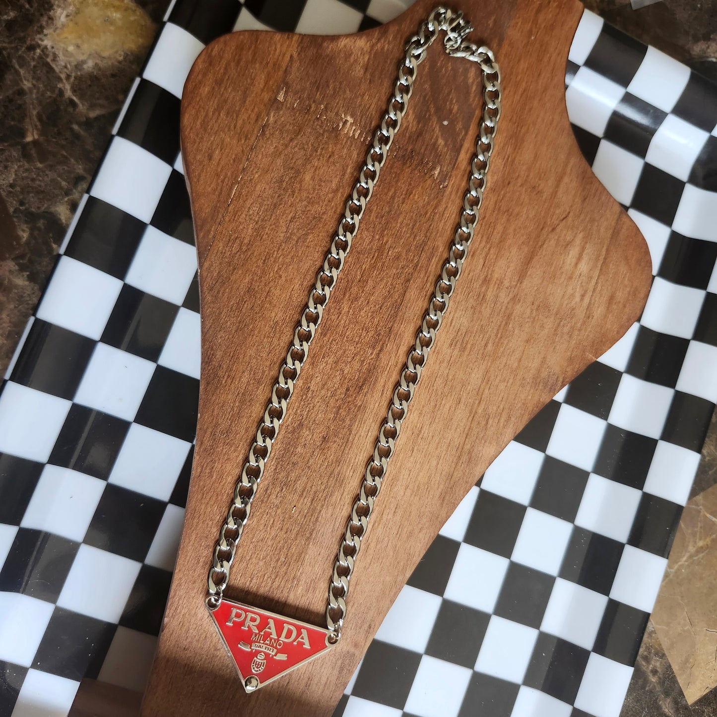Collier Triangle Rouge
