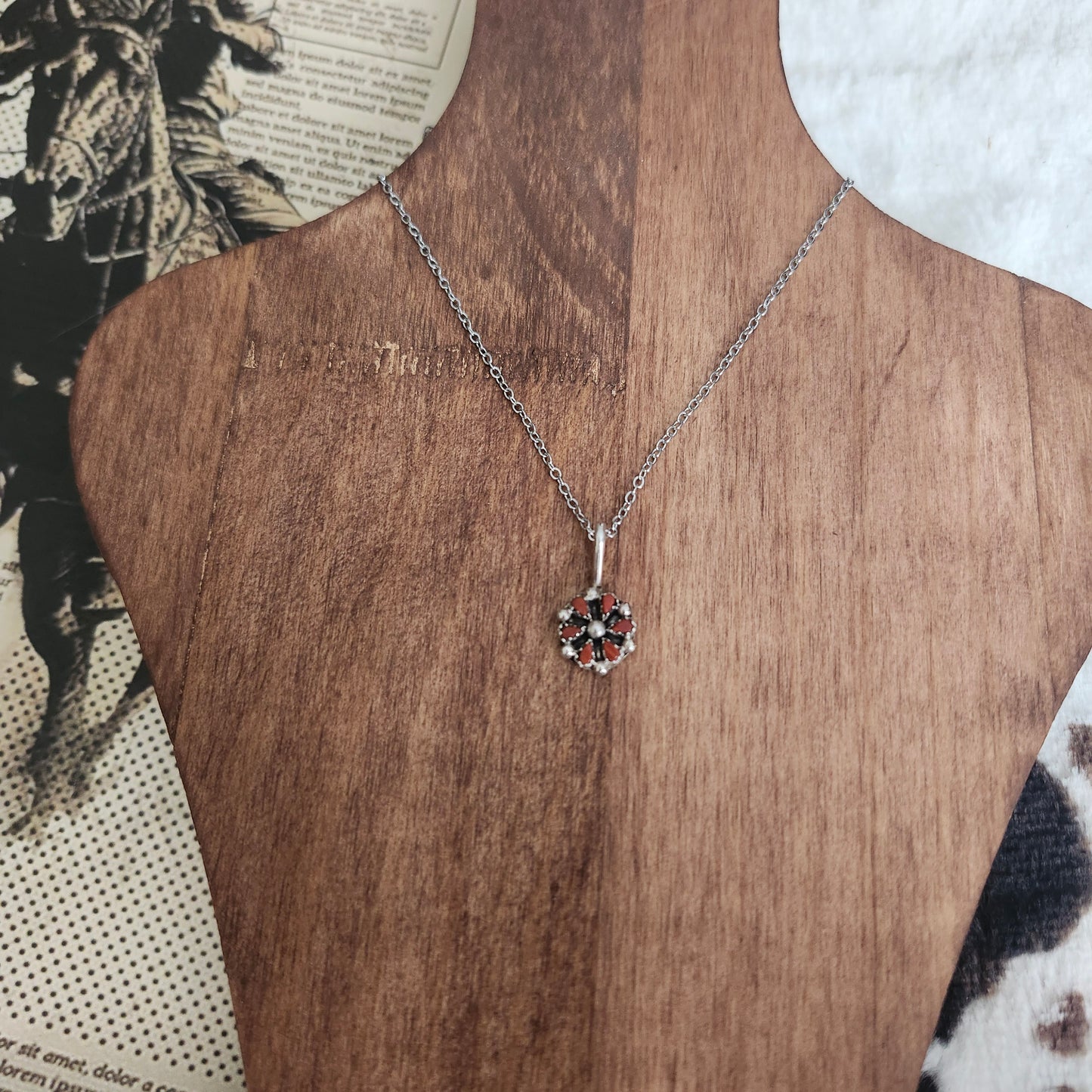 Collier avec pendentif en corail rouge