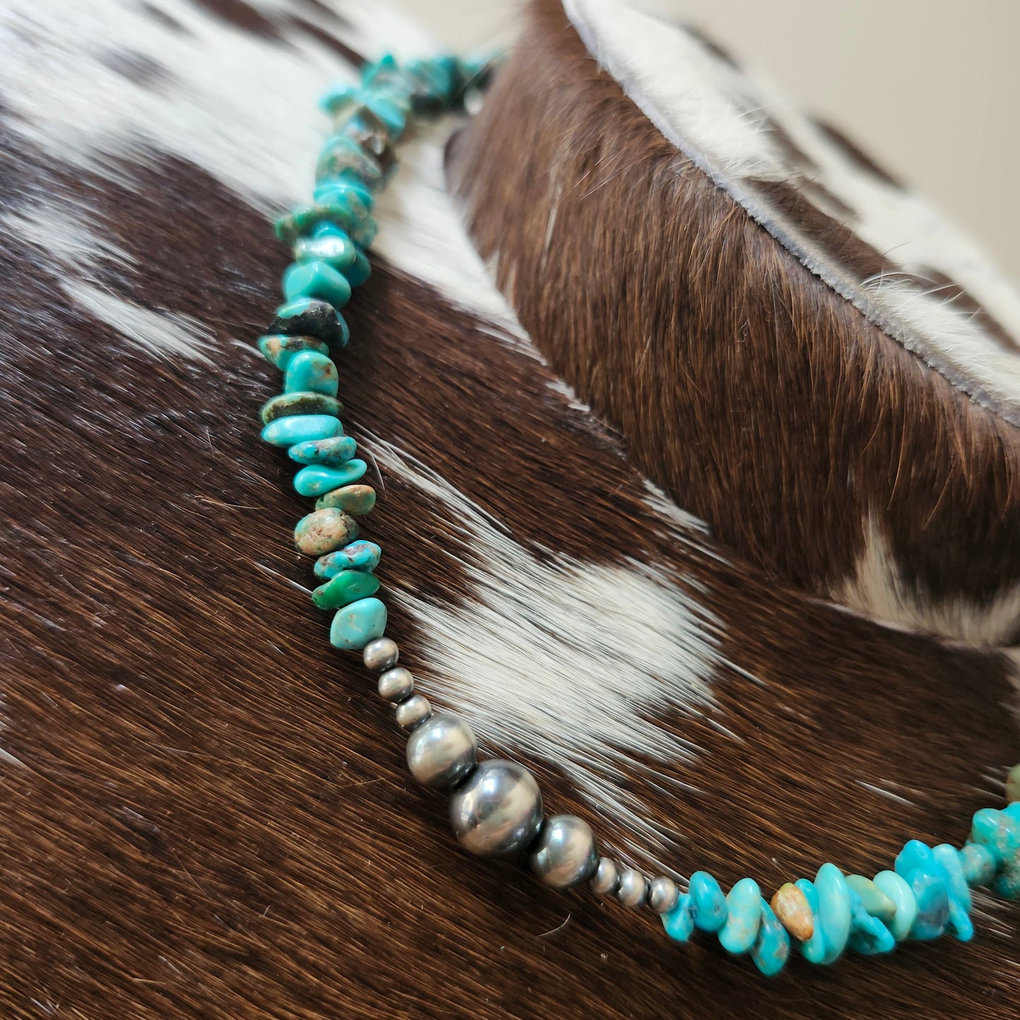 Collier de 15 pouces - éclats de turquoise et perles d'argent sterling de 3 à 8mm