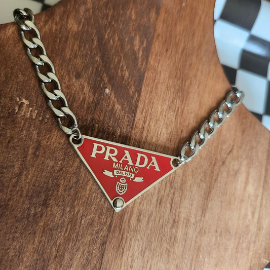 Collier Triangle Rouge