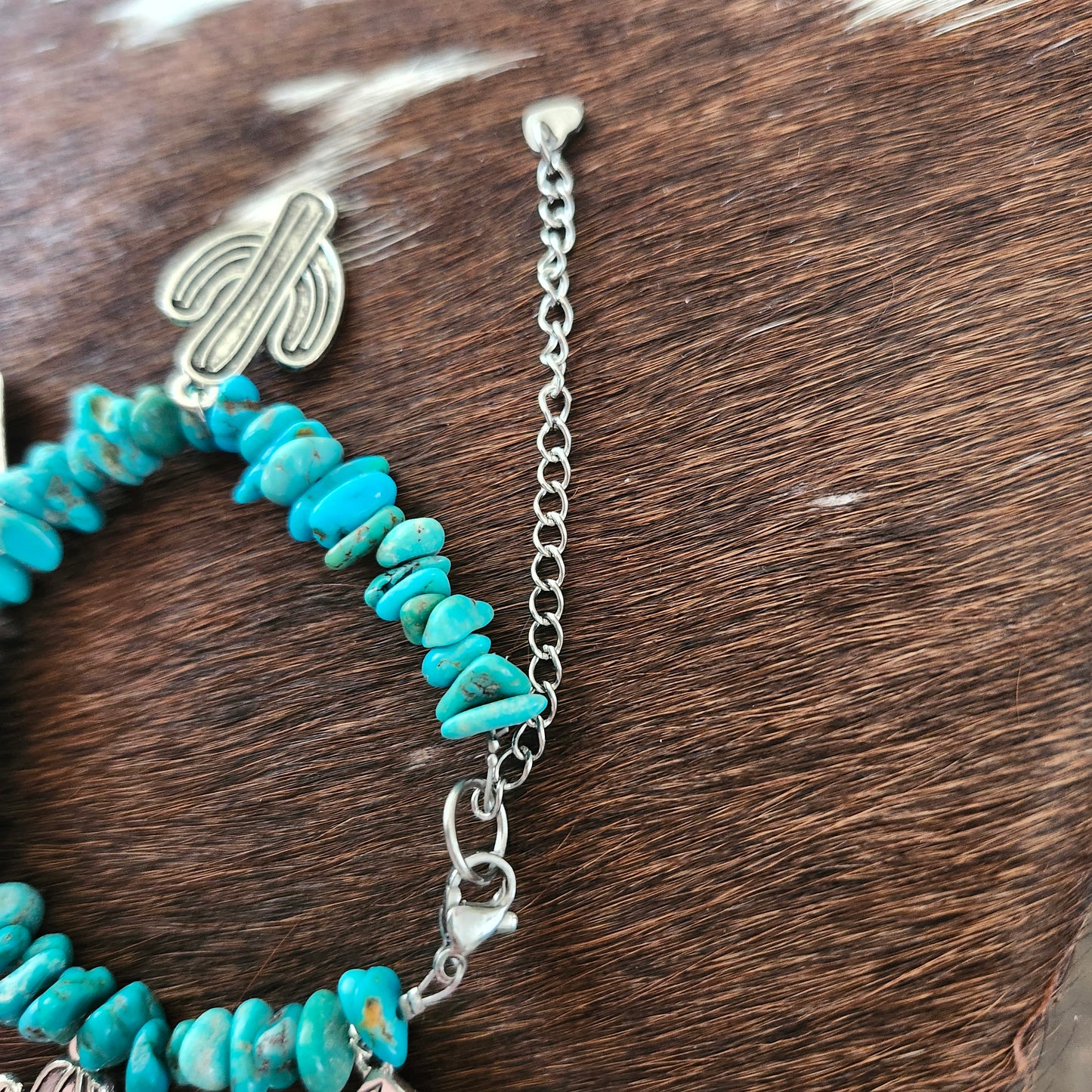 Bracelet de 6 pouces - éclats de turquoise et charms western